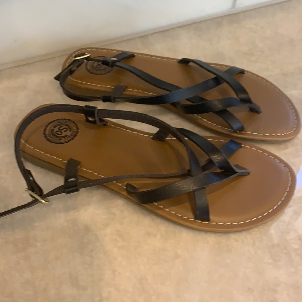 Shoes they are flat size 7 and half made by authentic American heritage